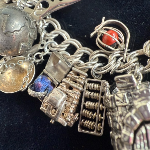 Vintage Moveable LOADED Sterling 925 Silver Articulated Charm Bracelet 89.3 G - Picture 3 of 16